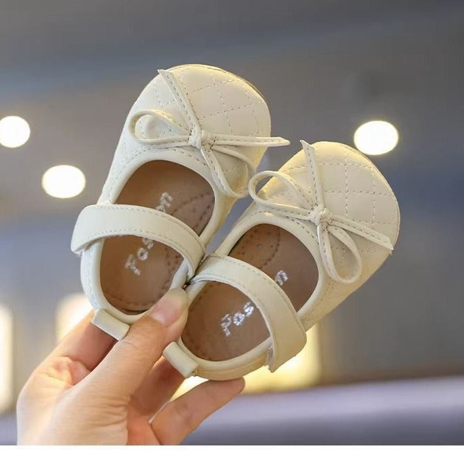 Korean Style Girls Soft Leather Shoes – Non-Slip & Stylish 🩰